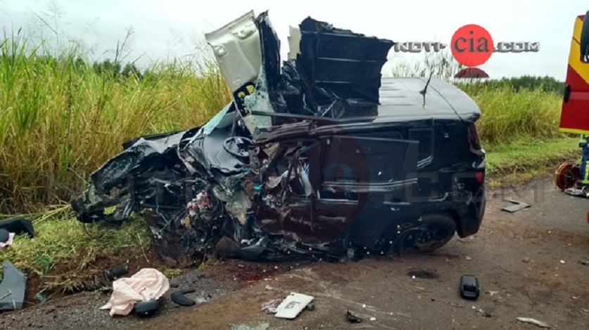 Homem morre ao colidir Jeep Renegade contra árvore às margens da PR-082 Imagem referente a Homem morre ao colidir Jeep Renegade contra árvore às margens da PR-082