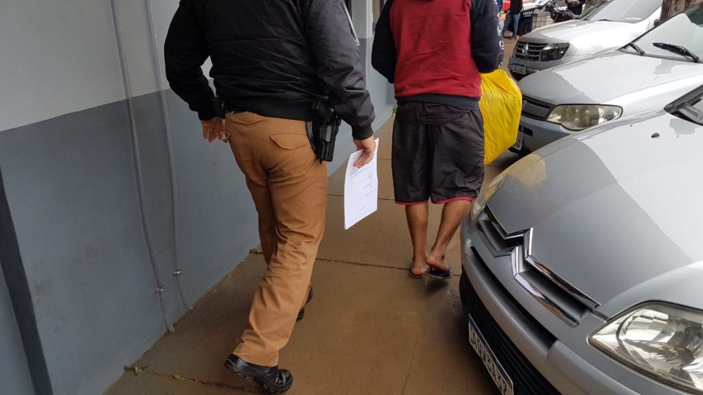 Procurado por tráfico e posse ilegal de arma de fogo é preso pela Polícia Militar