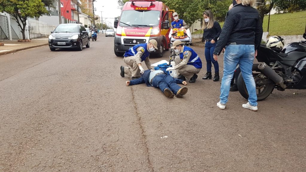 Motociclista tem suspeita de fraturas em acidente na Rua Vicente Machado