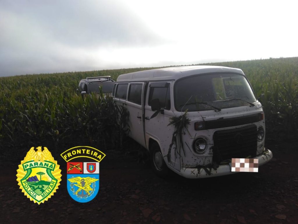 Kombi carregada com cigarros contrabandeados é apreendida pelo BPFron em Nova Santa Rosa