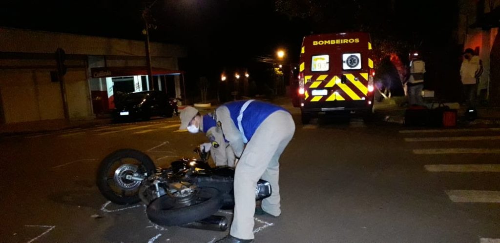 Colisão entre moto e caminhonete deixa homem ferido no Bairro Neva