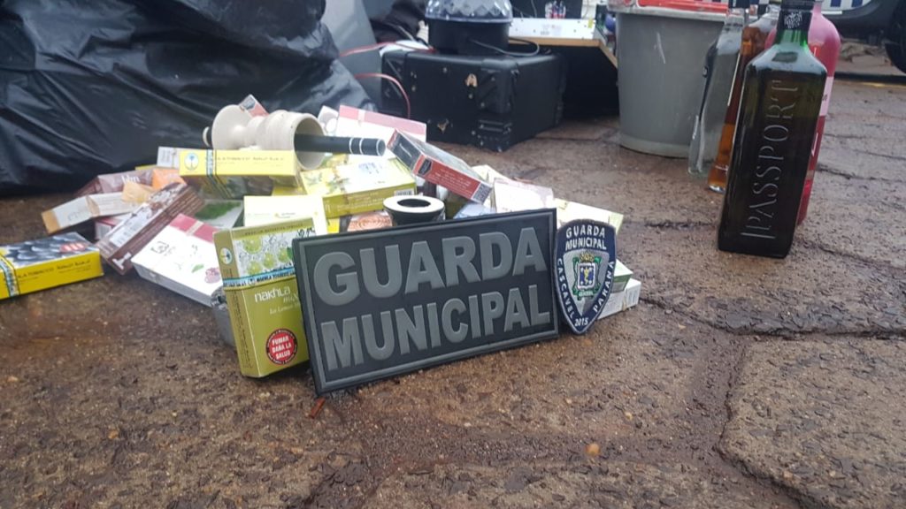 Homens são presos acusados de arrombamento em tabacaria na Rua Pedro Baú