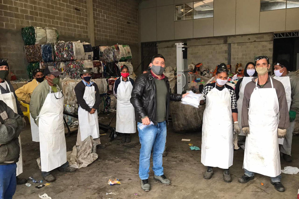 2,1 mil máscaras são entregues a 29 associações de recicláveis