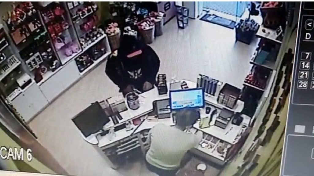 Loja de chocolates é alvo de assaltante à mão armada no Centro de Palmas