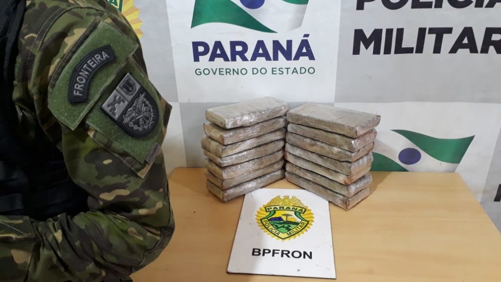 Adolescente de 16 anos é flagrado transportando maconha em ônibus