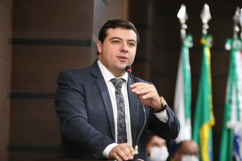 Misael Junior assumirá a vaga do vereador Alécio Espínola, afastado para tratamento médico