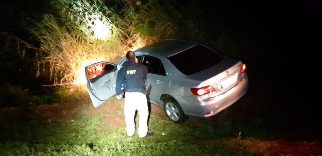 Carro que havia sido roubado é recuperado pela PRF na BR-277