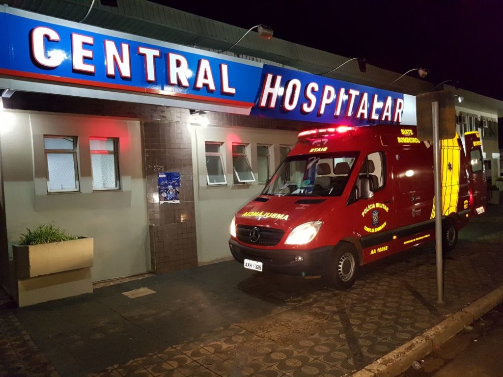 Motociclista morre ao bater em caçamba de entulhos, em Campo Mourão