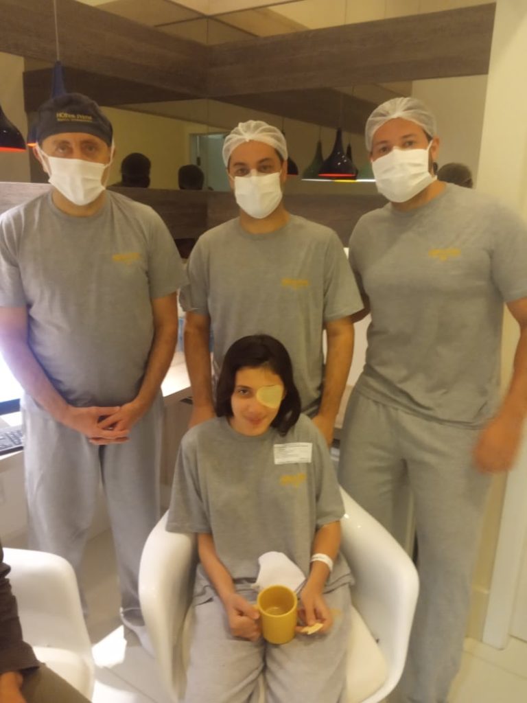 Família consegue arrecadações e adolescente de 14 anos passa por cirurgia para não perder a visão