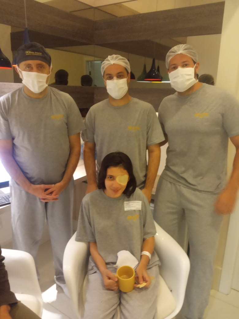 Família consegue arrecadações e adolescente de 14 anos passa por cirurgia para não perder a visão Imagem referente a Família consegue arrecadações e adolescente de 14 anos passa por cirurgia para não perder a visão