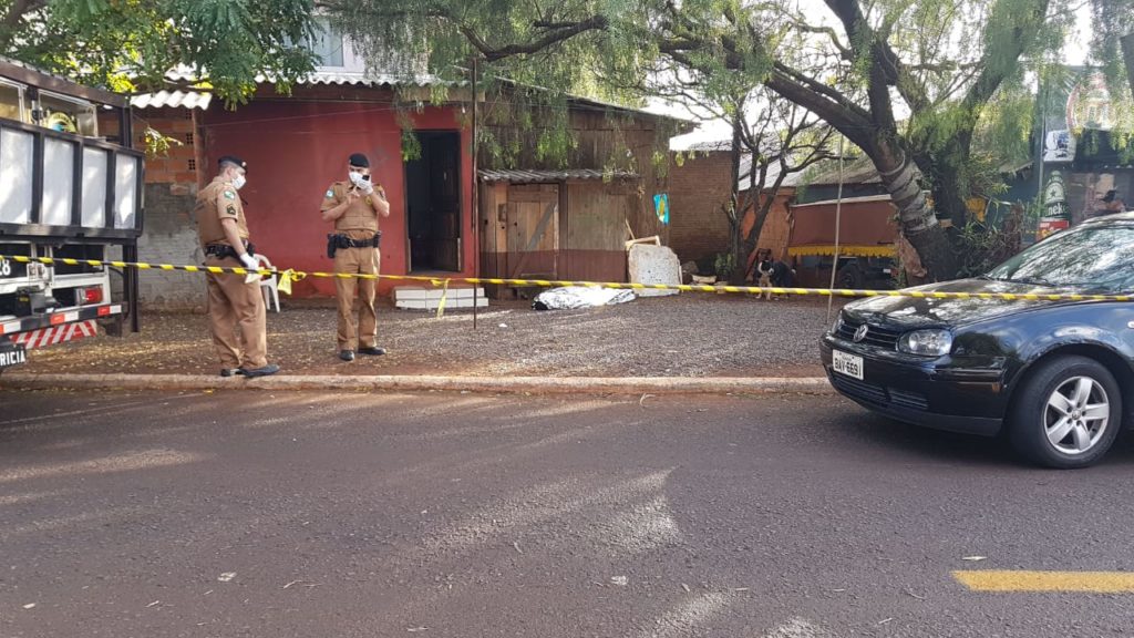 Homem morre ao ser atingido por tiros na cabeça, no Bairro Santo Onofre