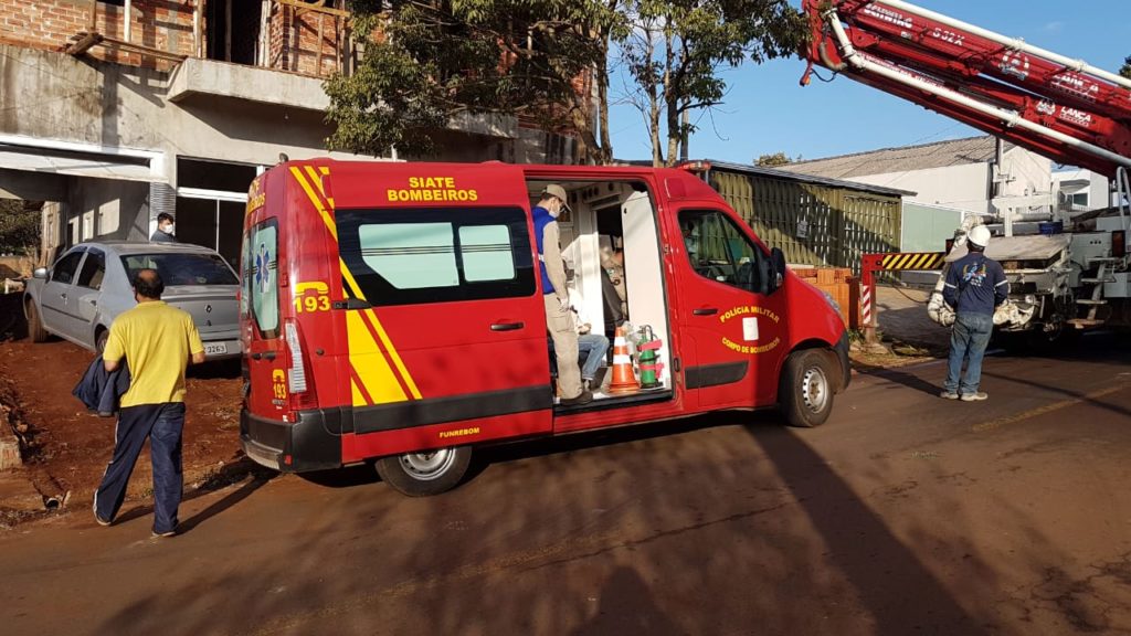 Trabalhador sofre lacerações nos dedos com ferramenta de corte no Bairro Santa Cruz