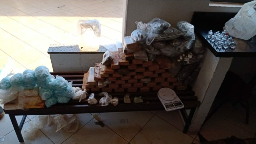 PM apreende grande quantidade de drogas encontradas em mata na zona leste de Londrina