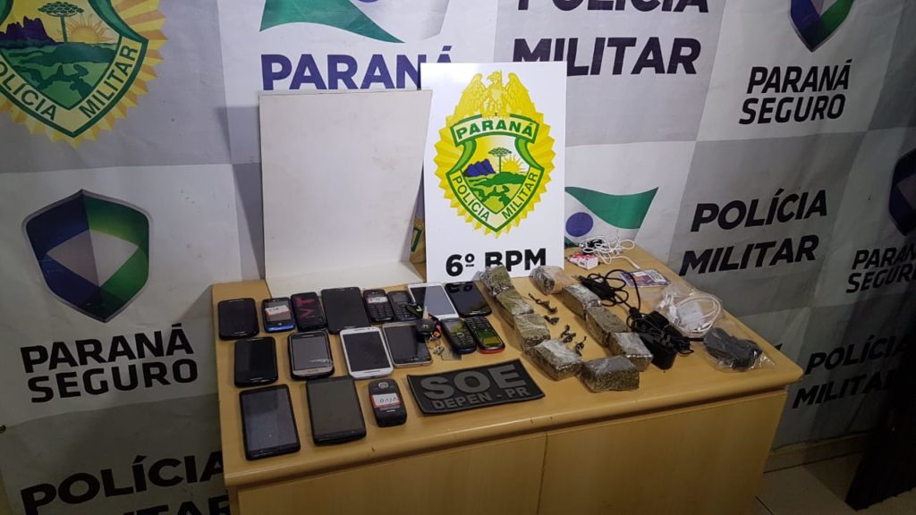 Dupla é detida pelo SOE com 17 celulares e porções de maconha nas proximidades da PEC
