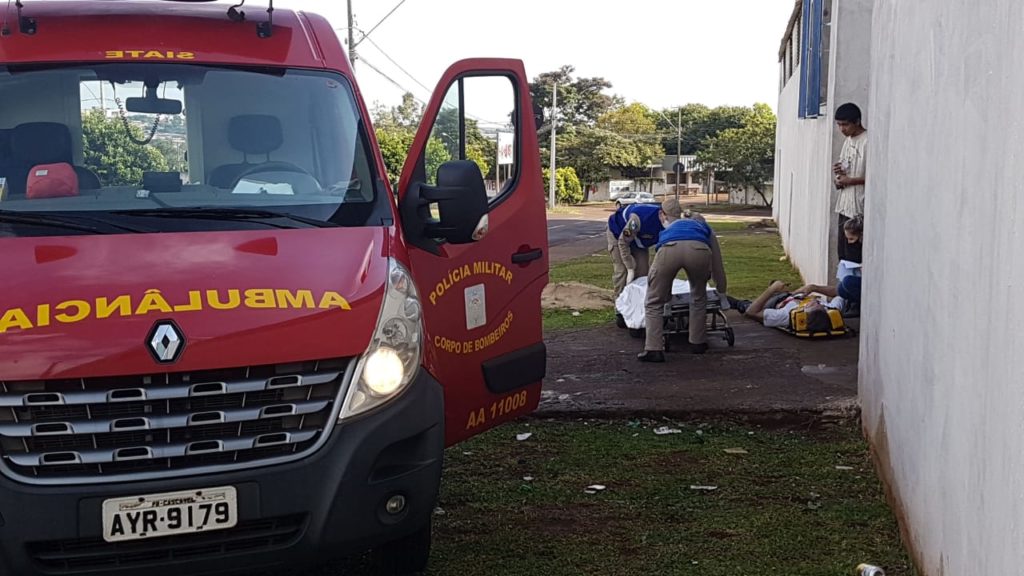 Homem cai de 5 metros de altura em empresa na Av. Tancredo Neves