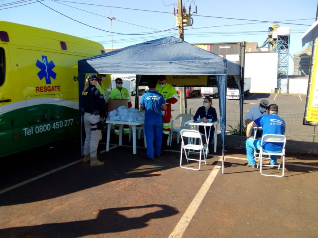 Motoristas de transportes passam por testes de Covid-19 na BR-277