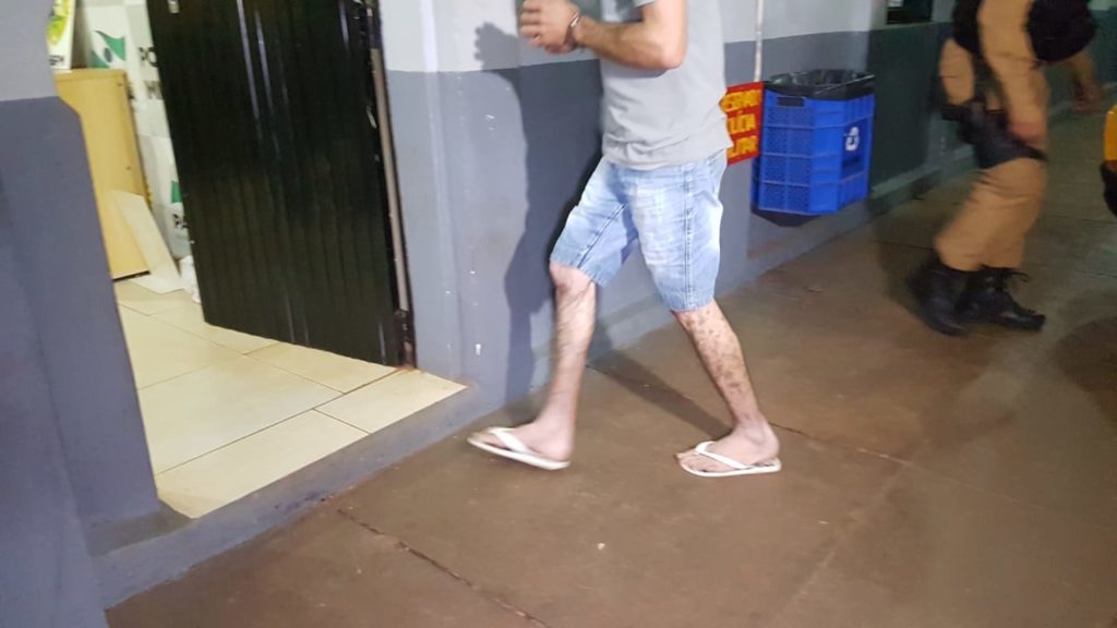 Homem e mulher são detidos pela equipe ROCAM da PM com porções de cocaína no Periolo
