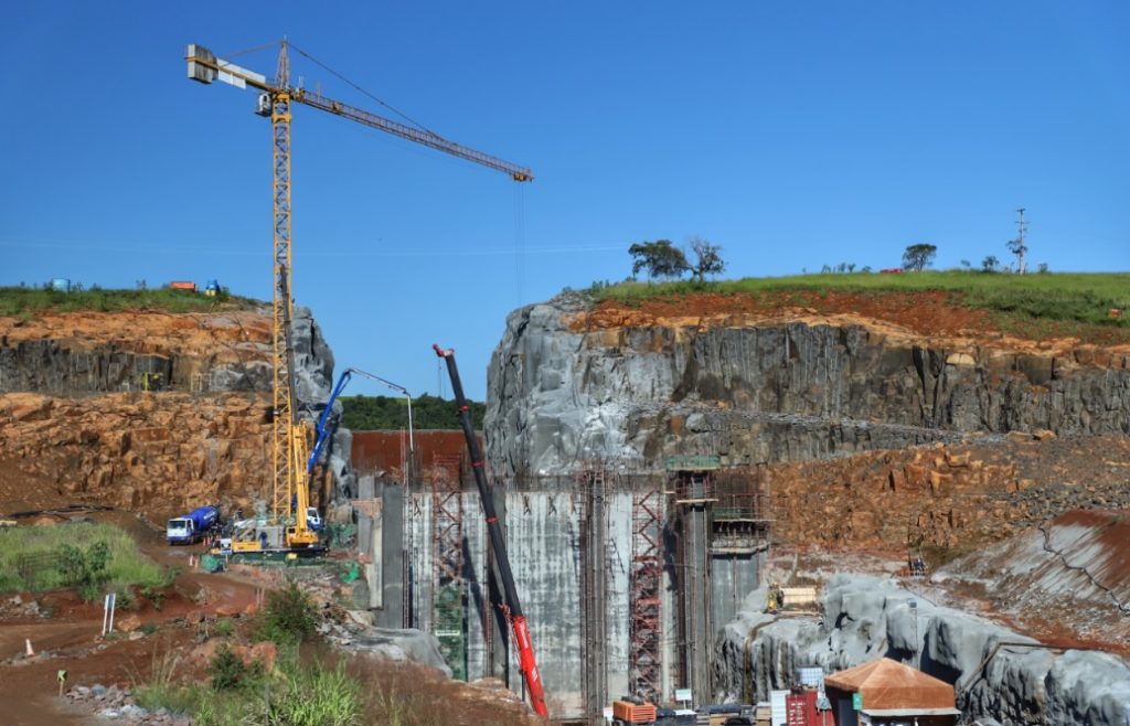 Estado investe em grandes obras e programas para crescer