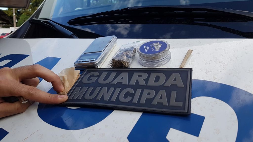 Guarda Municipal realiza apreensão de maconha após abordagem no Centro