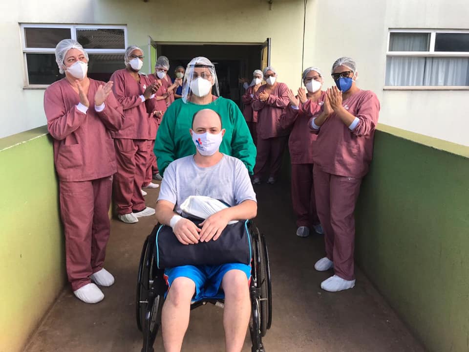 Boa notícia: morador de Cascavel que estava internado em Foz recebe alta, após cura do Covid-19 Imagem referente a Boa notícia: morador de Cascavel que estava internado em Foz recebe alta, após cura do Covid-19