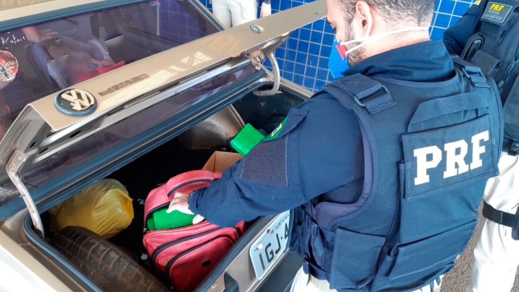 Carro de Santa Helena é apreendido com maconha em SC; duas crianças estavam no automóvel