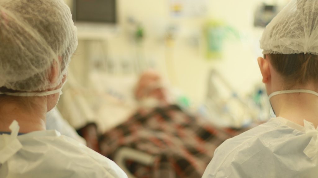 Técnica de enfermagem recebe alta no Hospital Regional do Litoral