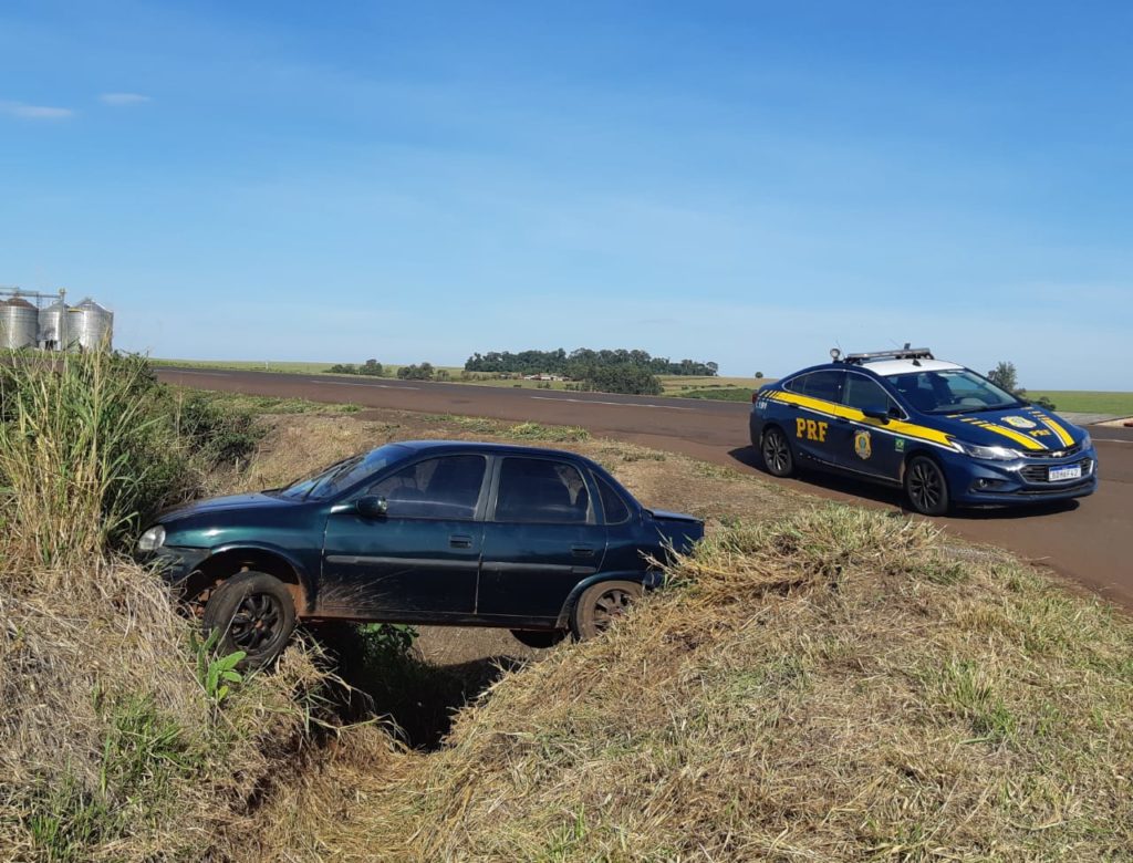 Operação Flagellum: PRF atende acidente de trânsito na BR-272 em Guaíra com condutor sem habilitação