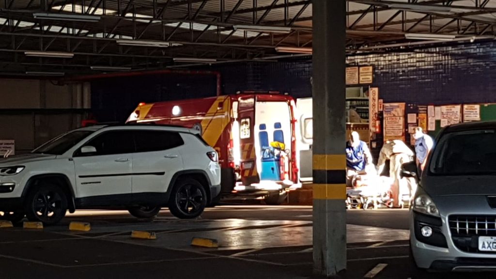 Trabalhador é socorrido pelo Siate em supermercado no Bairro Neva Trabalhador é socorrido pelo Siate em supermercado no Bairro Neva