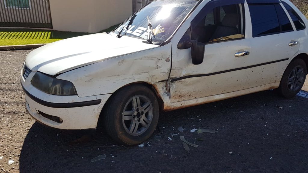 Carros se envolvem em acidente no Bairro São Cristóvão Carros se envolvem em acidente no Bairro São Cristóvão