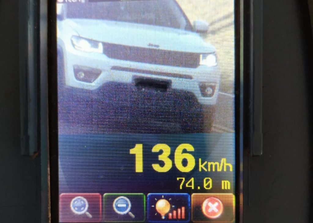 Veículo é flagrado transitando a 136 km/h na PR-180, em Cascavel
