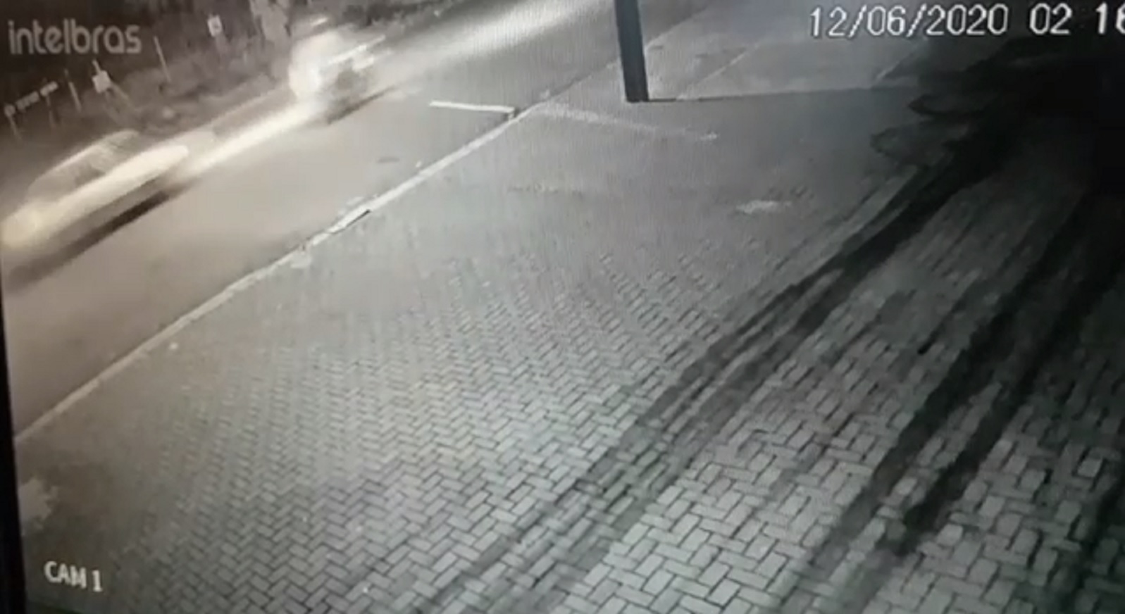 Amanda Prado de Amorim: Câmera mostra carro seguindo motocicleta no Bairro Canadá