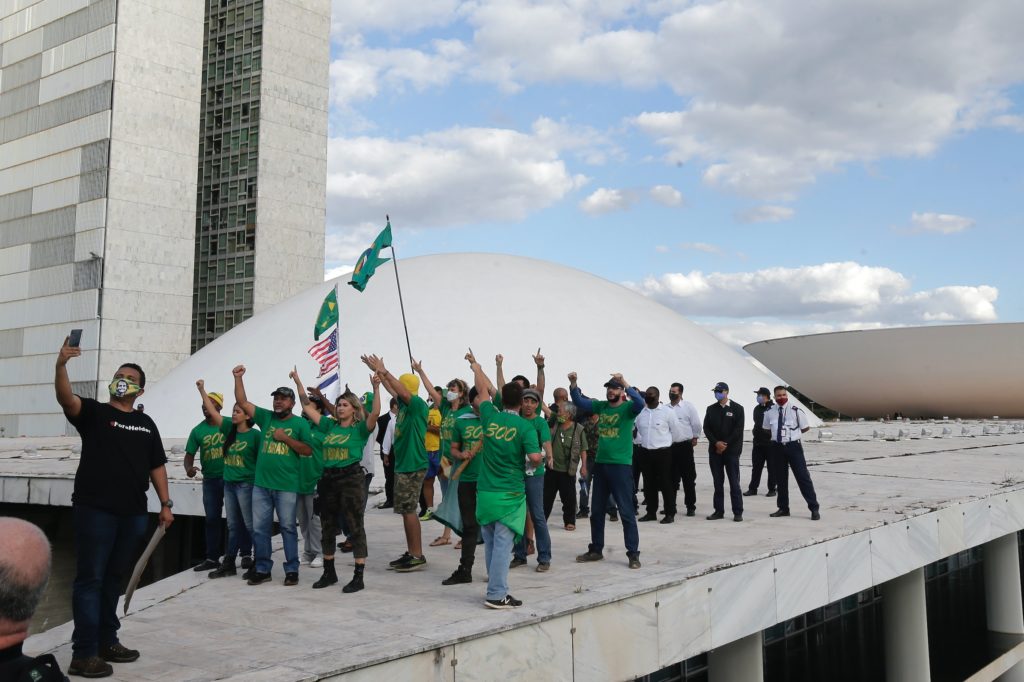 Em 7 de setembro, senadores se dividem entre elogios e críticas ao governo
