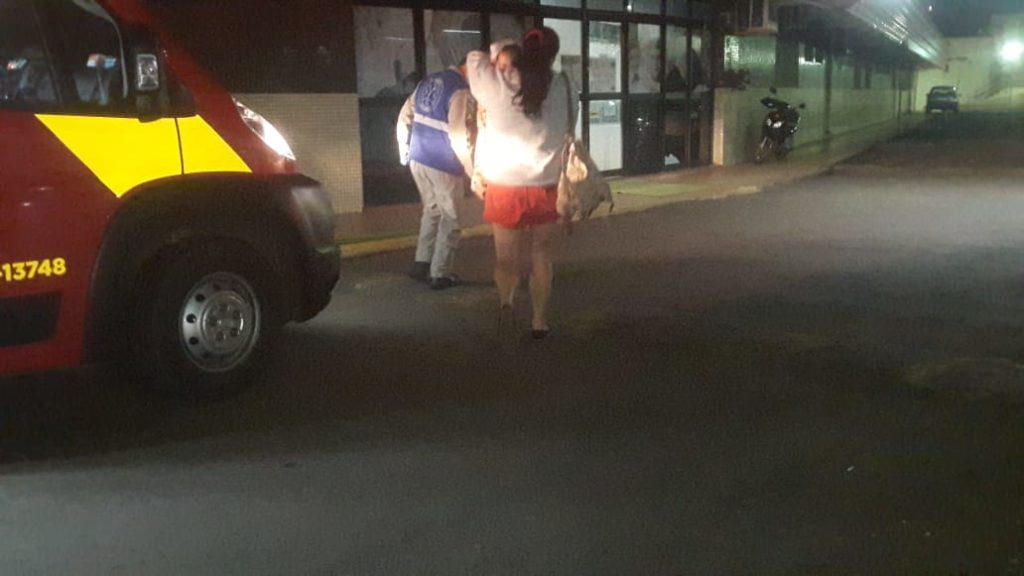 Garotinha de 1 ano é socorrida pelo Siate após sofrer queda em casa no Tarumã