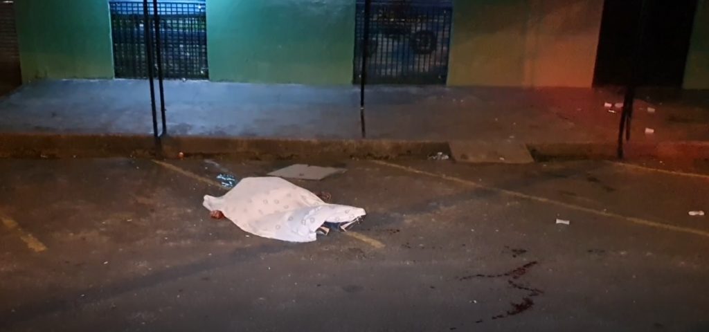 Jovem é executado a tiros durante festa em Colombo Jovem é executado a tiros durante festa em Colombo