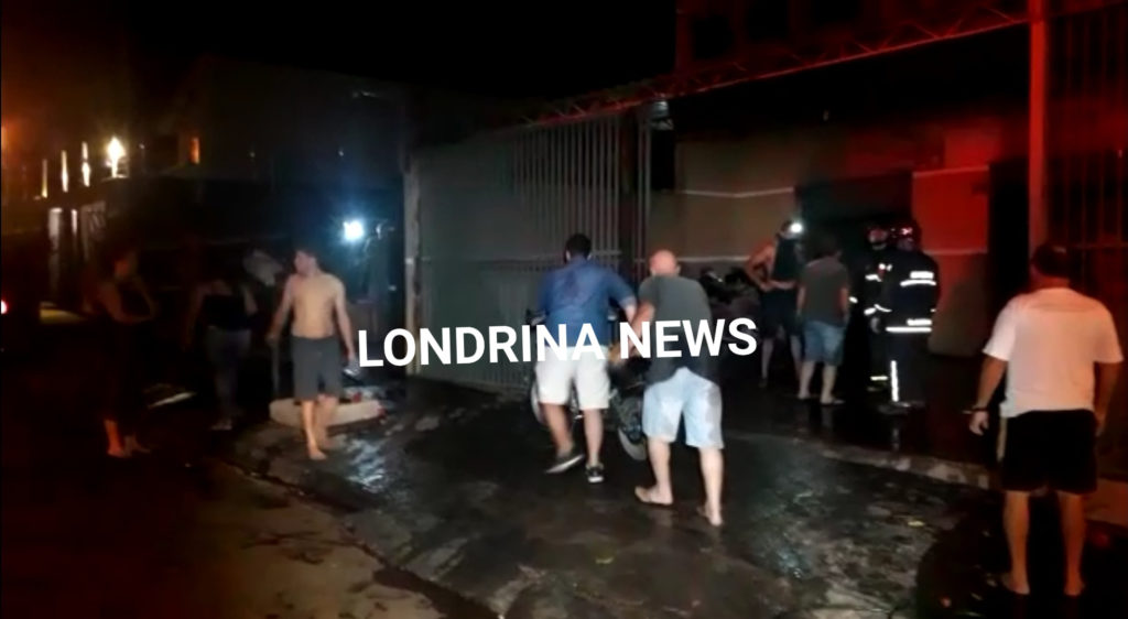 Incêndio atinge oficina de motos na zona leste de Londrina