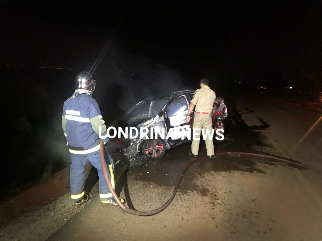 Duas pessoas morrem carbonizadas em veículo na PR-445 próximo ao distrito de Irerê, em Londrina
