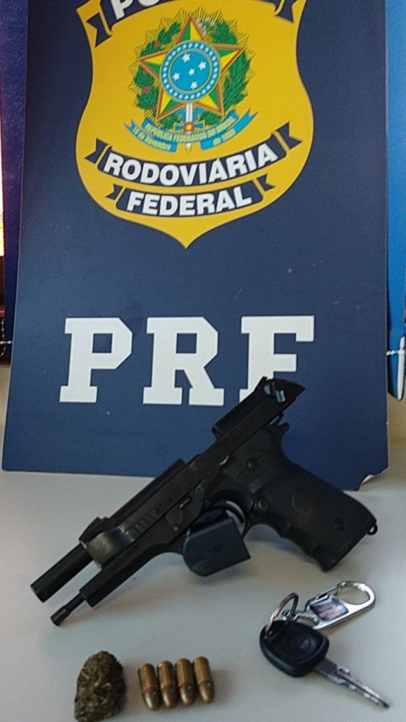 Operação Flagellum: PRF prende dupla com arma e veículo adulterado em Marechal Cândido Rondon
