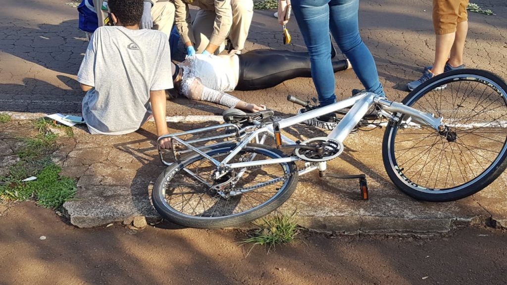 Jovens ficam feridos após sofrerem queda de bicicleta no Bairro Brasília