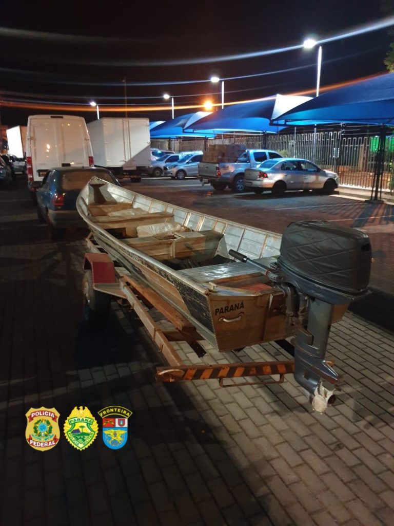 Carro e embarcação carregados com 20 mil maços de cigarros do Paraguai são apreendidos em Guaíra