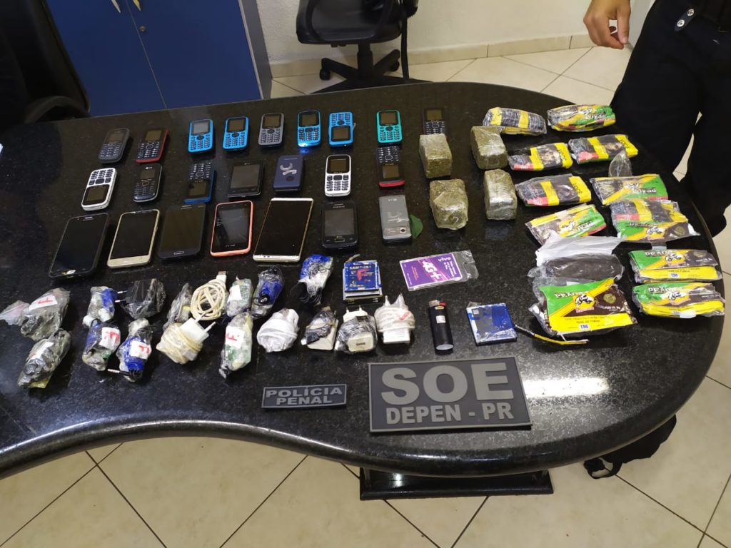 Menores são apreendidos arremessando celulares e ilícitos na cadeia de Foz do Iguaçu