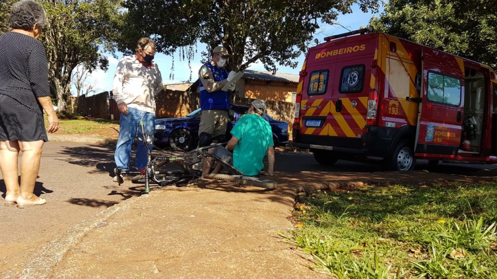 Moto atinge ciclista no Jardim Clarito