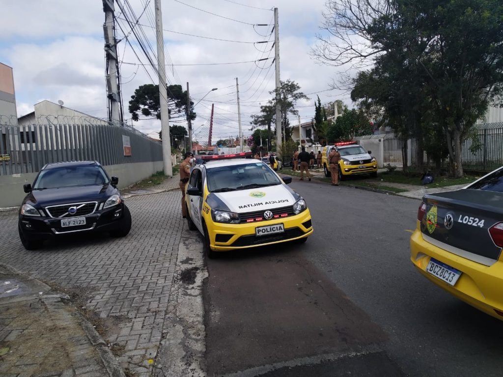 Assalto termina com perseguição e tiros no Jardim das Américas, em Curitiba