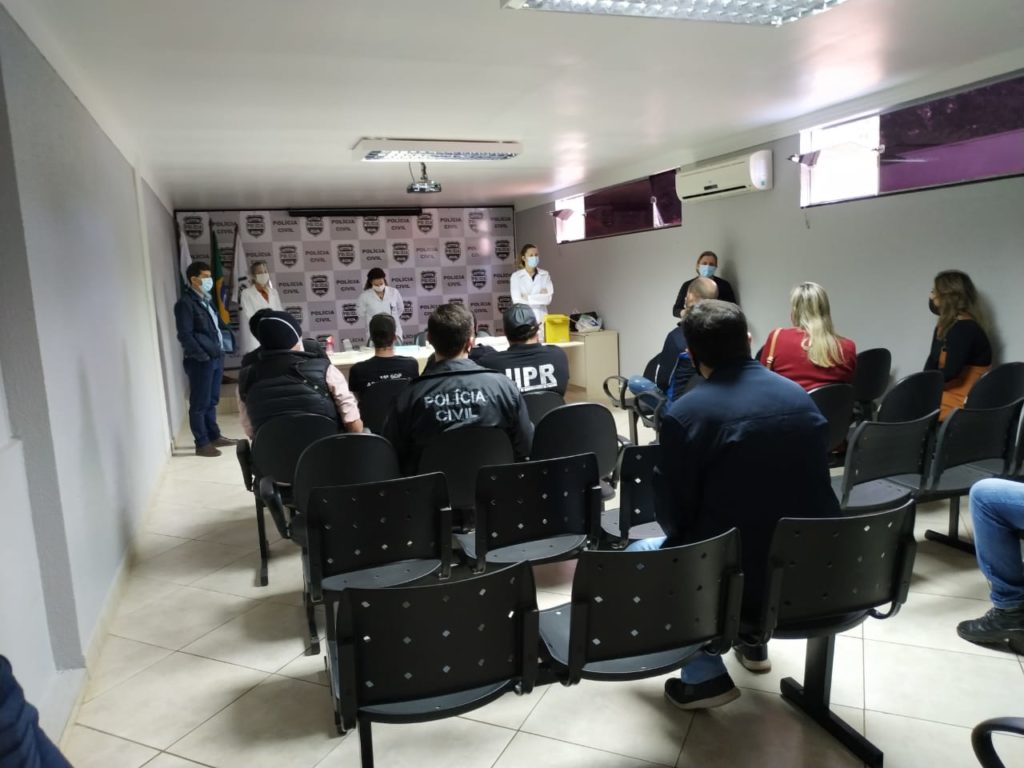 Testes rápidos para a Covid-19 estão sendo realizados em servidores e funcionários da 15ª SDP
