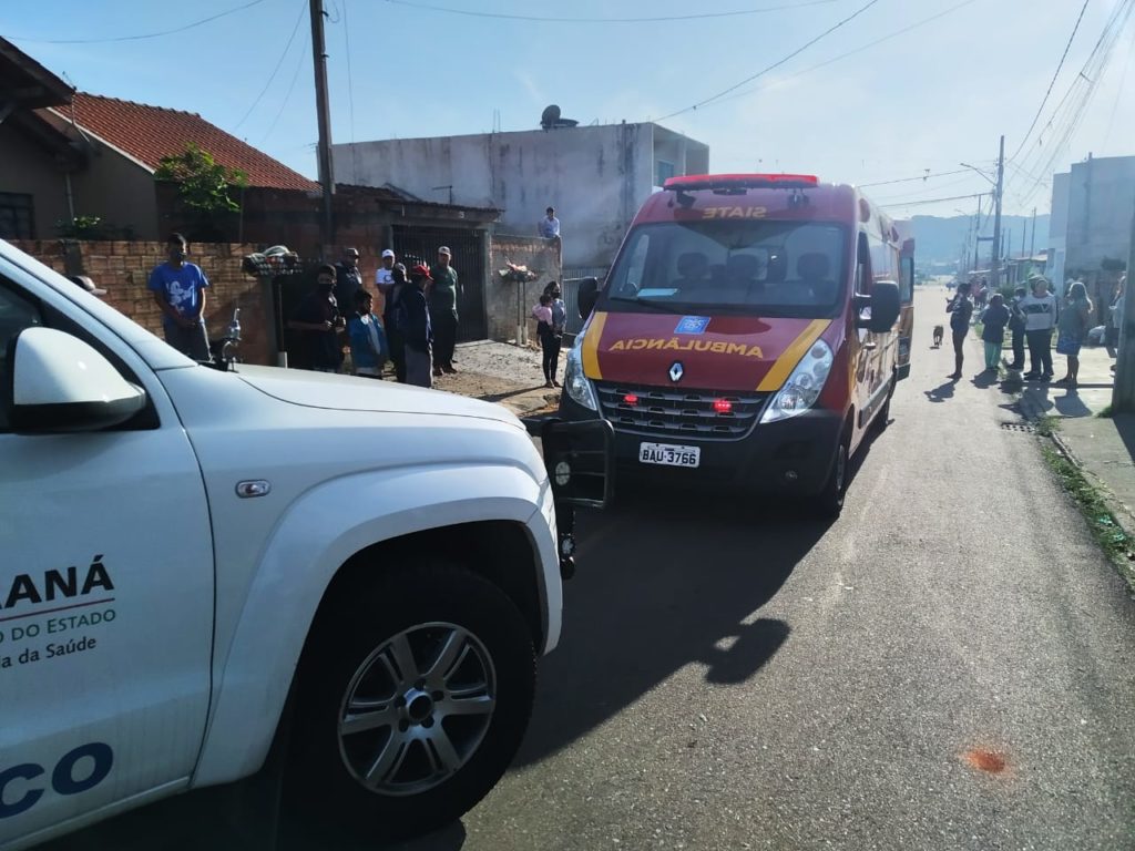 Idoso que tomava sol é atropelado após acidente em Curitiba