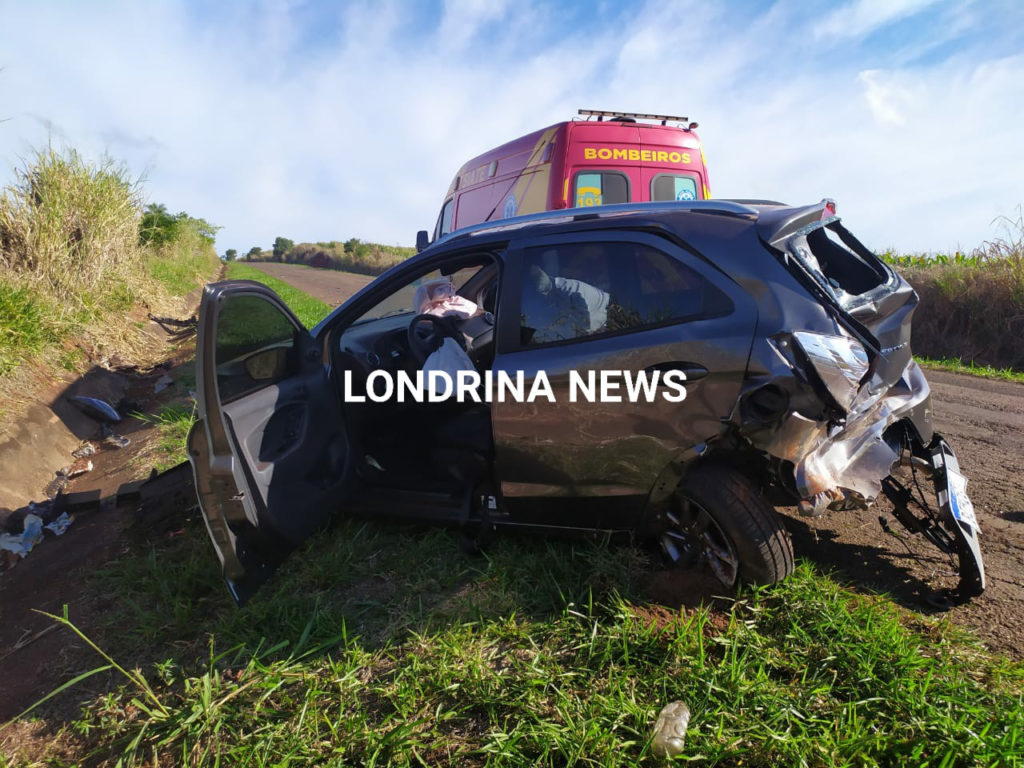 Carreta atinge traseira de carro e deixa casal de idosos ferido na PR-538, em Londrina