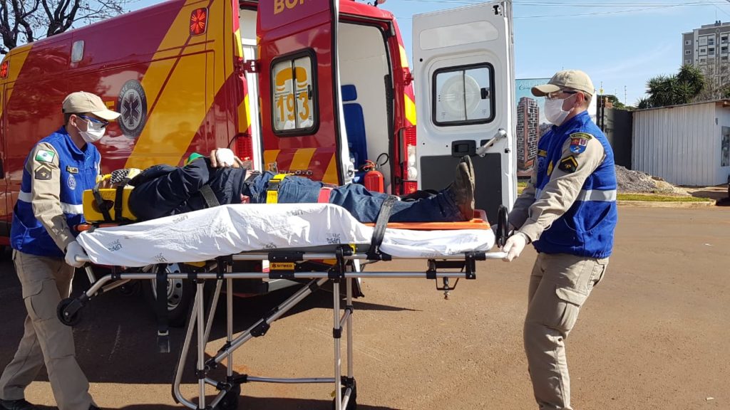 Motociclista fica ferido em acidente na Rua Natal, no Centro
