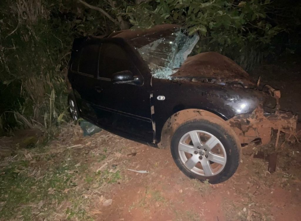 Homem morre em colisão entre carro e caminhão na PR-170, em Padro Ferreira