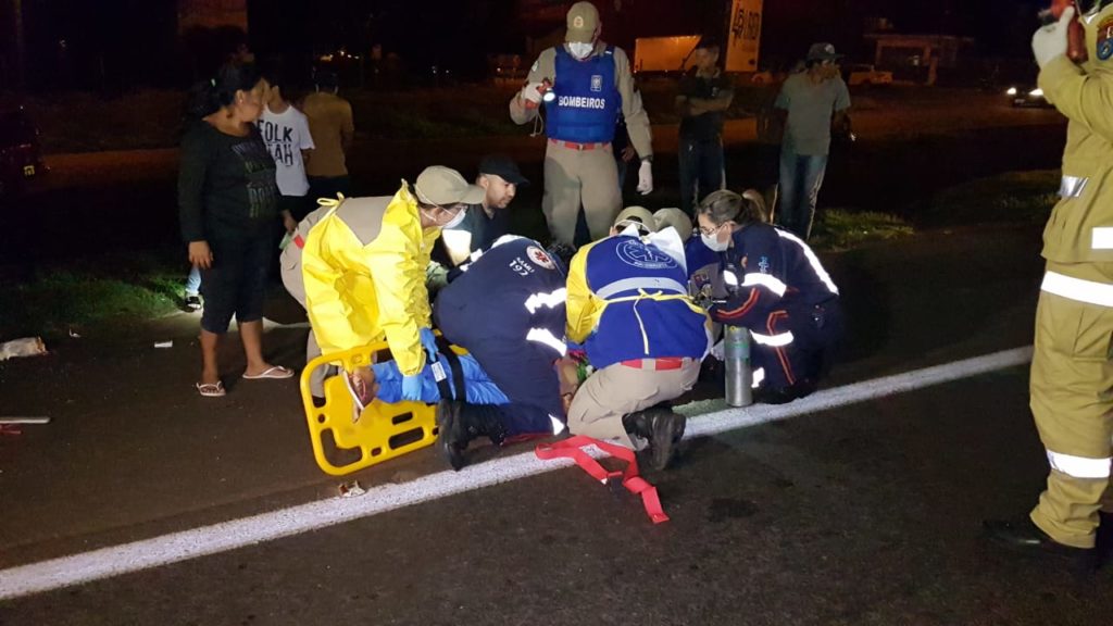 Mulher fica em estado grave ao ser atropelada na BR-277, na região do XIV de Novembro