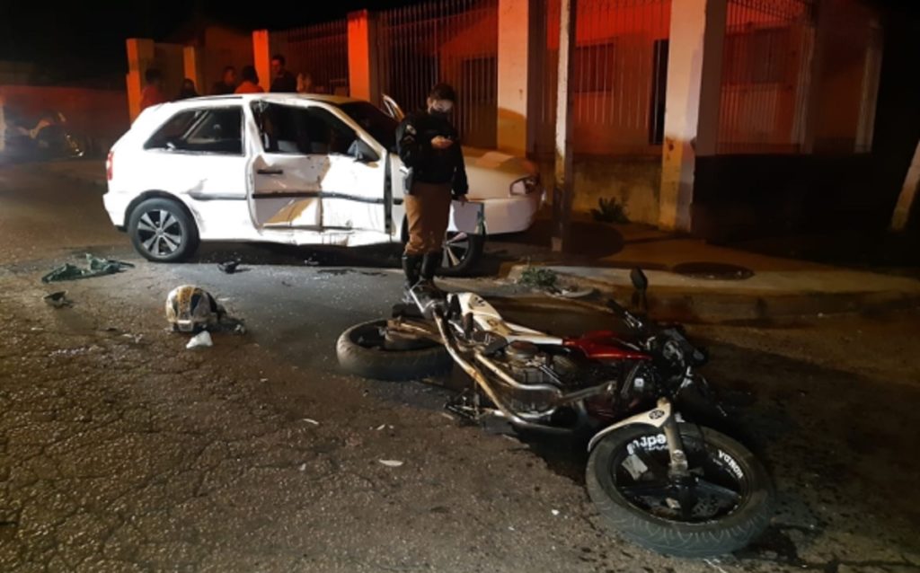 Batida em cruzamento deixa adolescente em estado grave, em Ponta Grossa