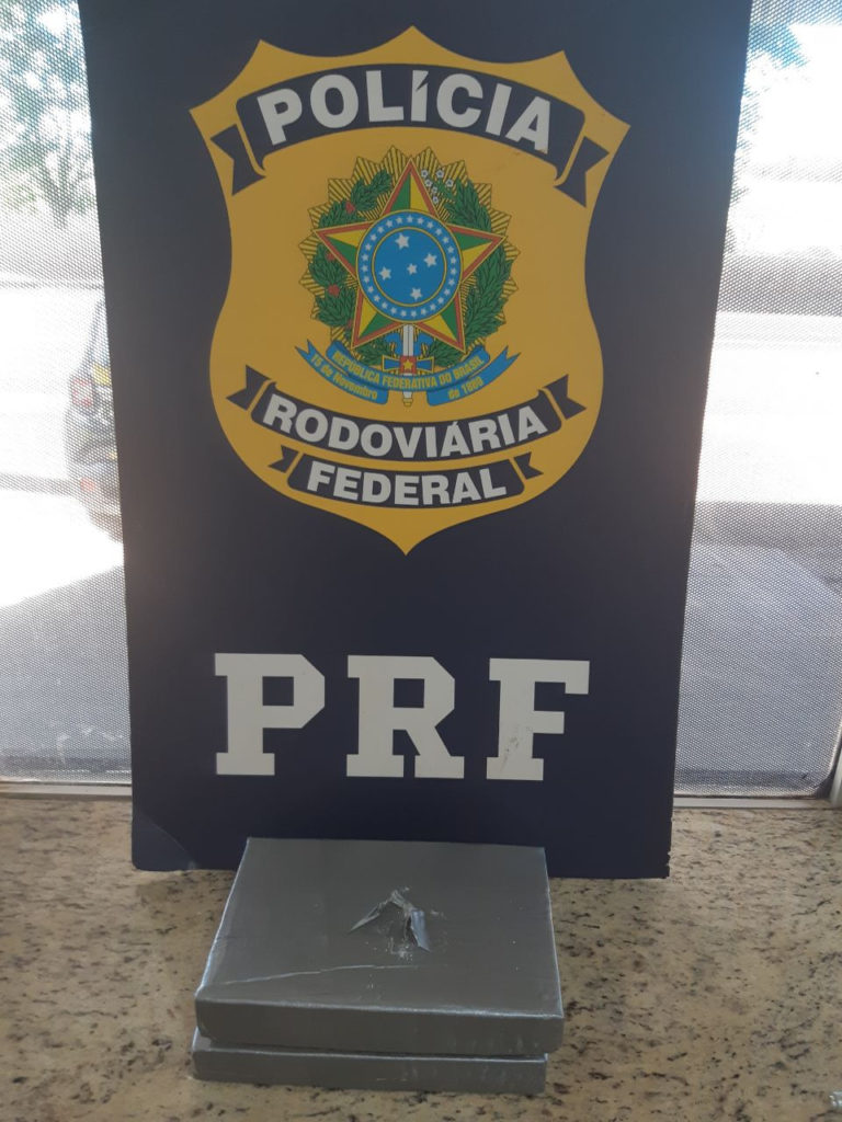 Passageiro é flagrado com cocaína em ônibus na BR-277